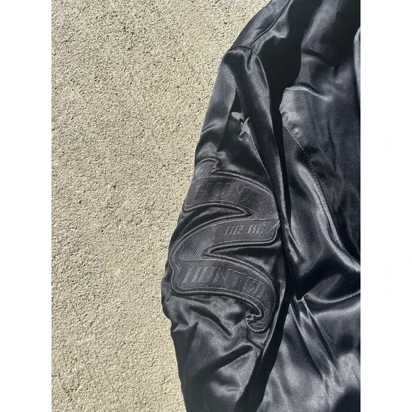 Nike LA Lakers Kobe Bryant Bomber Jacket Mens XL Black Mamba Hunt Or Be Hunted - Picture 11 of 16